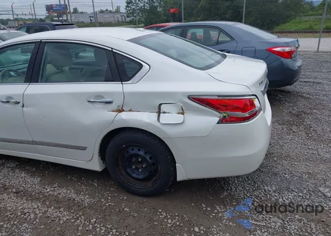 2015 Nissan Altima 2.5 S из США, поврежденный, VIN 1N4AL3AP7FC141945